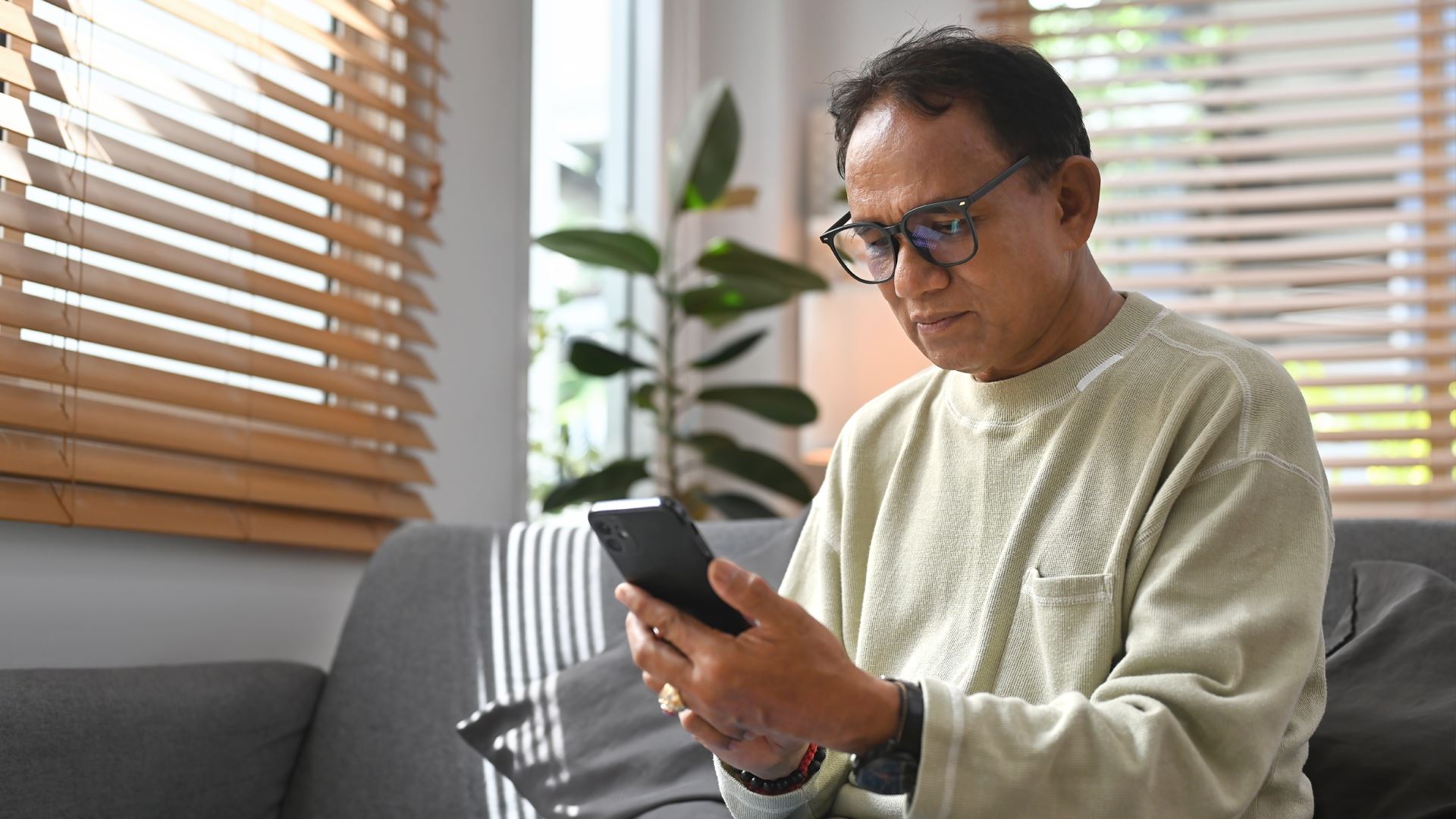 How to spot and stop phone call scammers